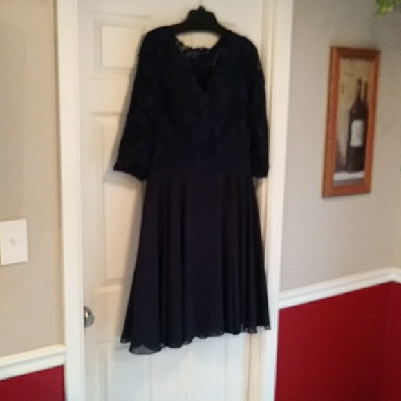 Navy blue lace v necked top with built in corsett - Picture 1 of 2